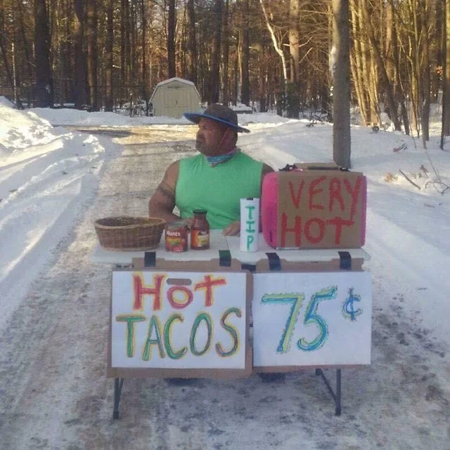 Funny photo of a man selling hot tacos in a snow-covered area while wearing a tank top — top 20 funny pics online