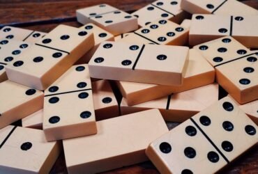 dominoes gaming