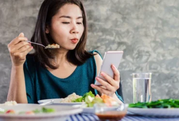 women which is a coworker, have Quirky Eating Habit which disturb other coworkers in office