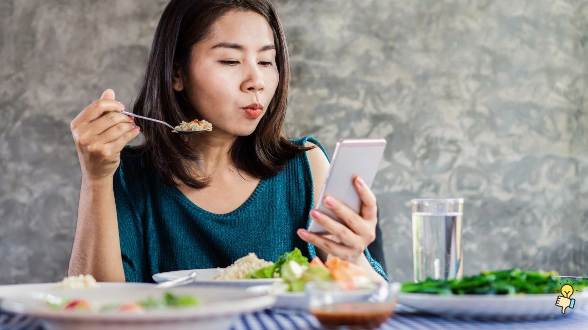 women which is a coworker, have Quirky Eating Habit which disturb other coworkers in office