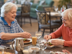 Senior Living Dining Services for Healthy, Enjoyable Meals