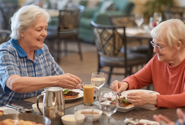 Senior Living Dining Services for Healthy, Enjoyable Meals