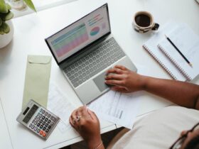 Image highlighting the benefits of opportunity management software for small businesses.