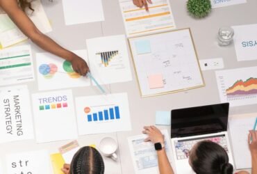 Businesswoman presenting international SEO strategy on whiteboard
