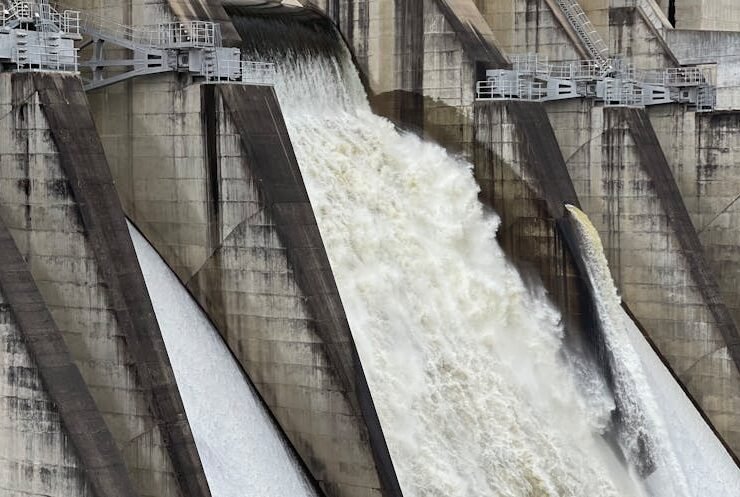 Industrial dam on a river representing the role of hydraulic engineering in modern water management and sustainable infrastructure.
