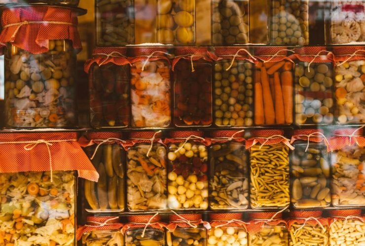 Organized storage jars for moving families