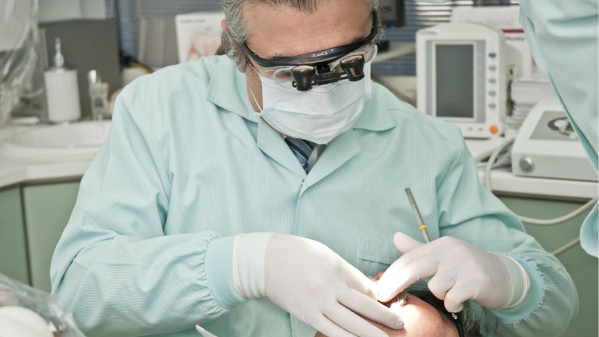Urgent dental care advice for severe tooth pain and infections